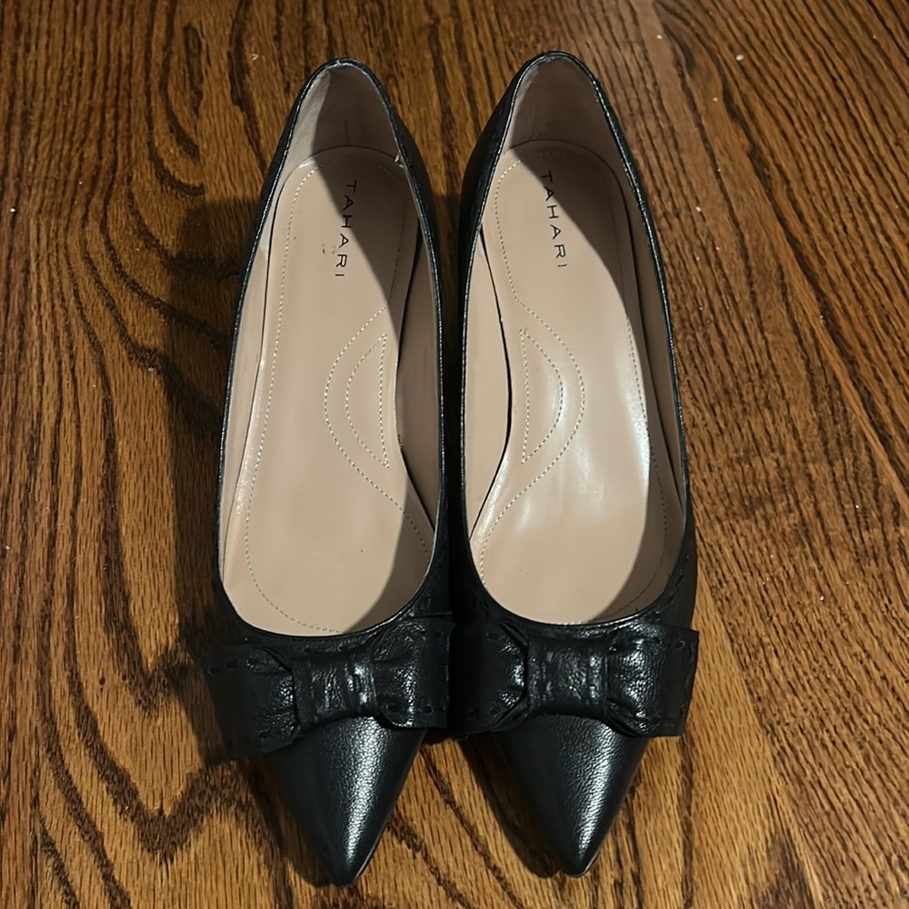Tahari Marjorie with bow, color black, size 10, used only a few times